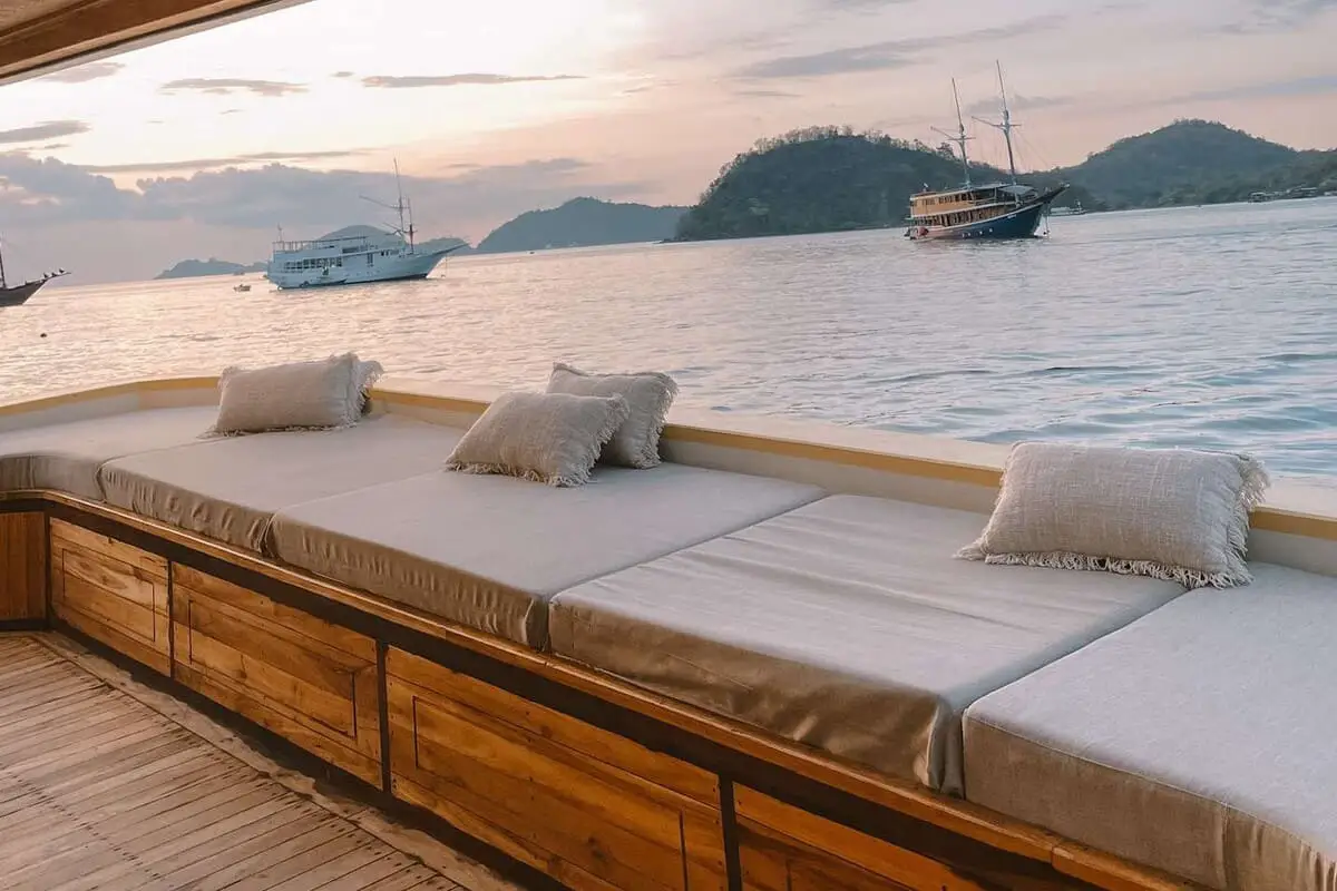 Outdoor chill area on Elbark Cruise