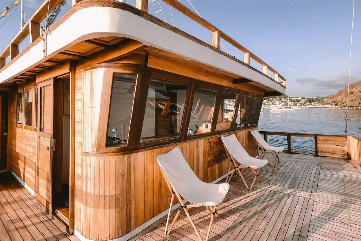 Sun deck panorama on Elbark Cruise in Komodo