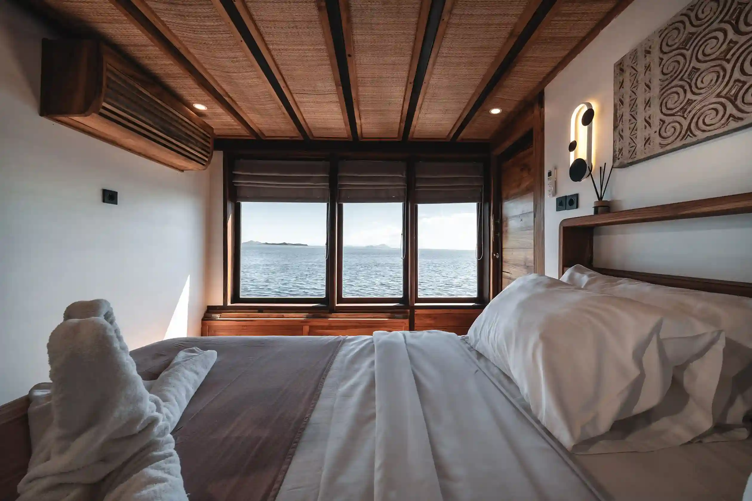 Weh and Mentawai cabin on Elbark Cruise with en-suite bathroom