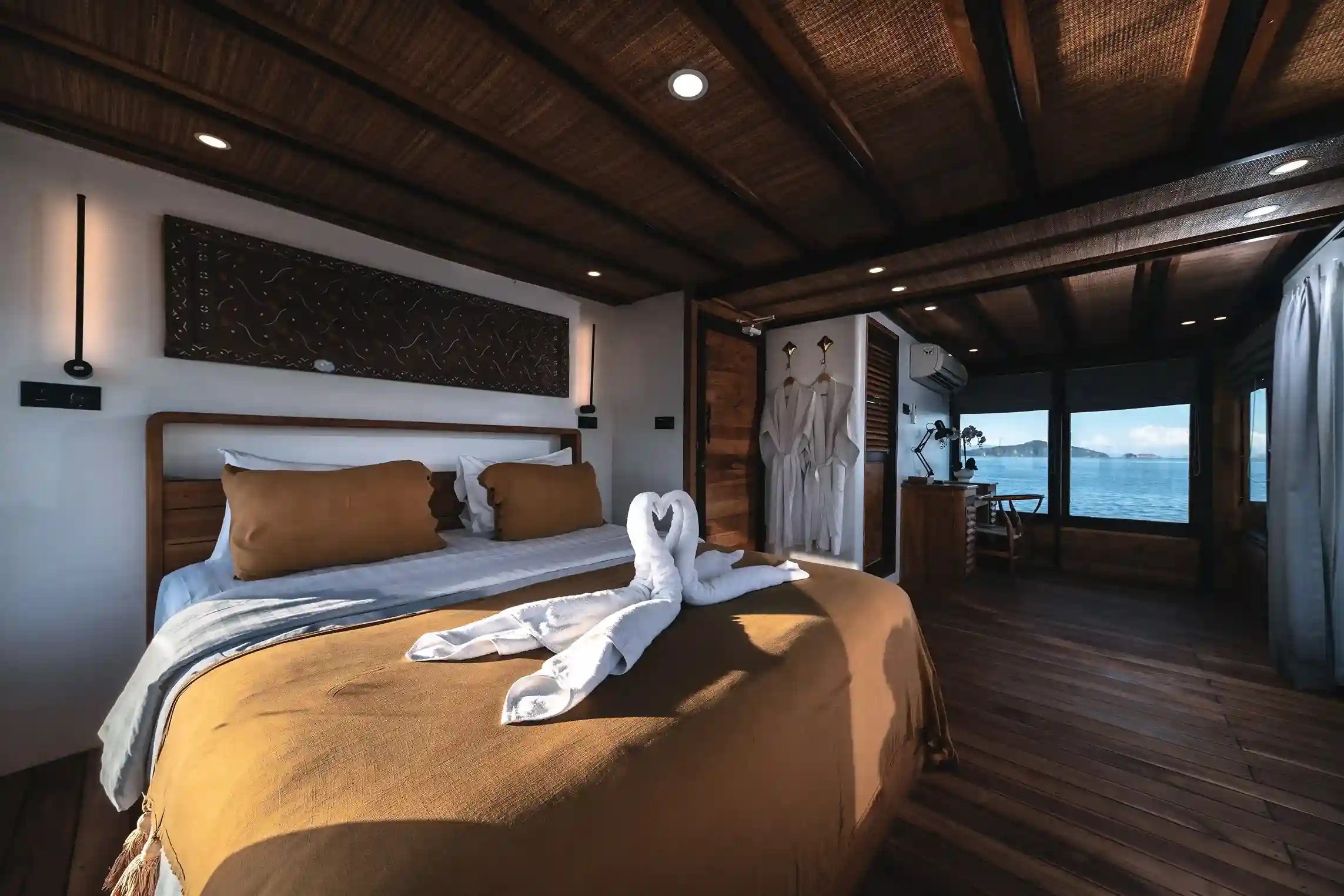 Misool cabin interior on Elbark Cruise phinisi